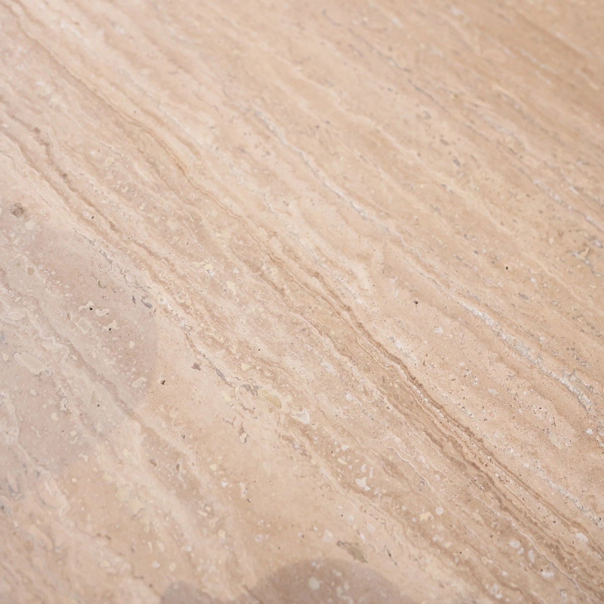 Colmore Dining Table Tavora – Ø140x76cm with Brown Mangowood & Travertine Top