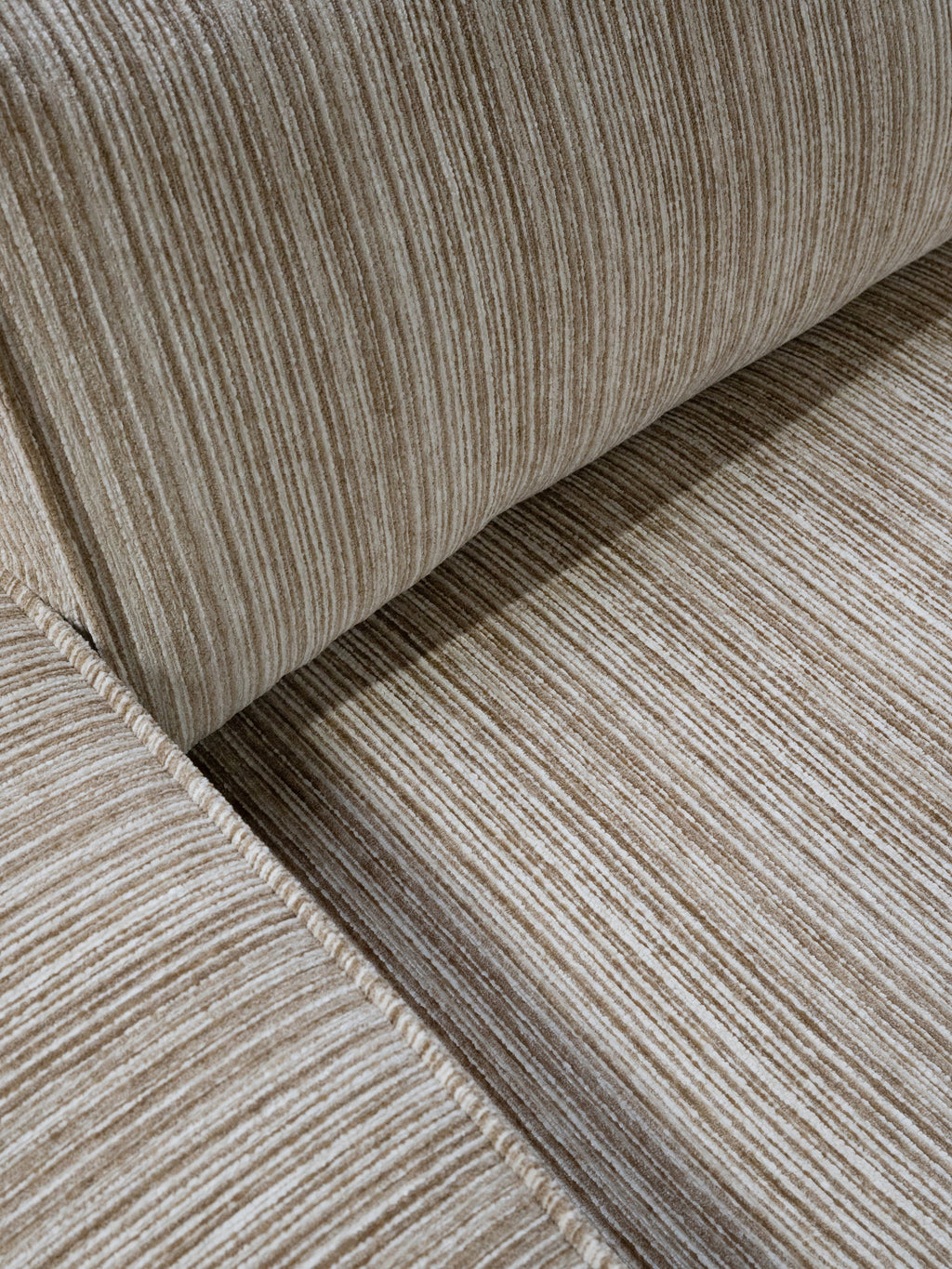 Colmore Sofa Serafina 4-Seat – Latte Flow (300x105x83cm)