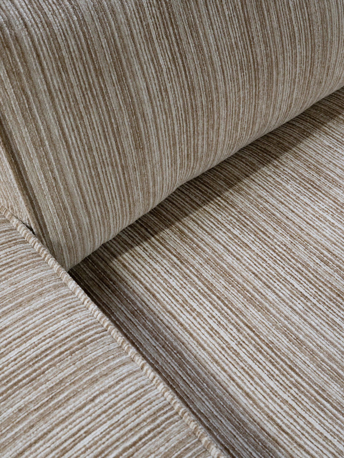 Colmore Sofa Serafina 4-Seat – Latte Flow (300x105x83cm)